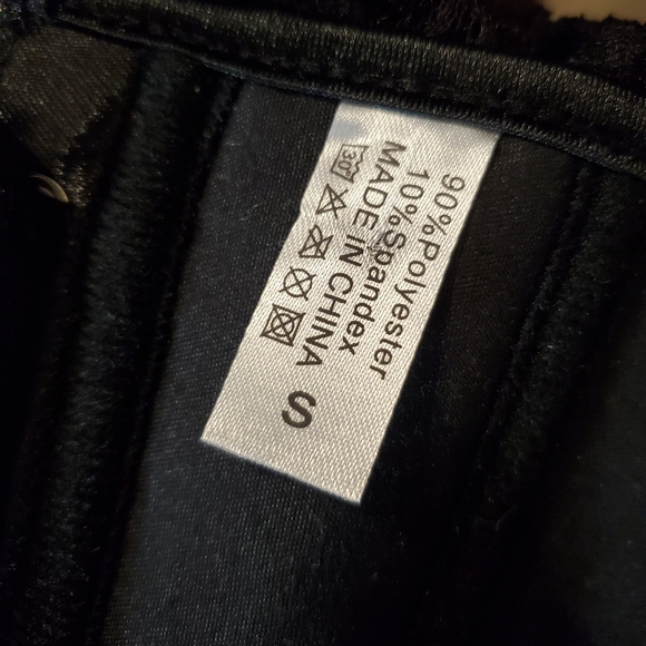 Gothic Corset With Frilled Lace Shoulder Straps - Picture 7 of 7